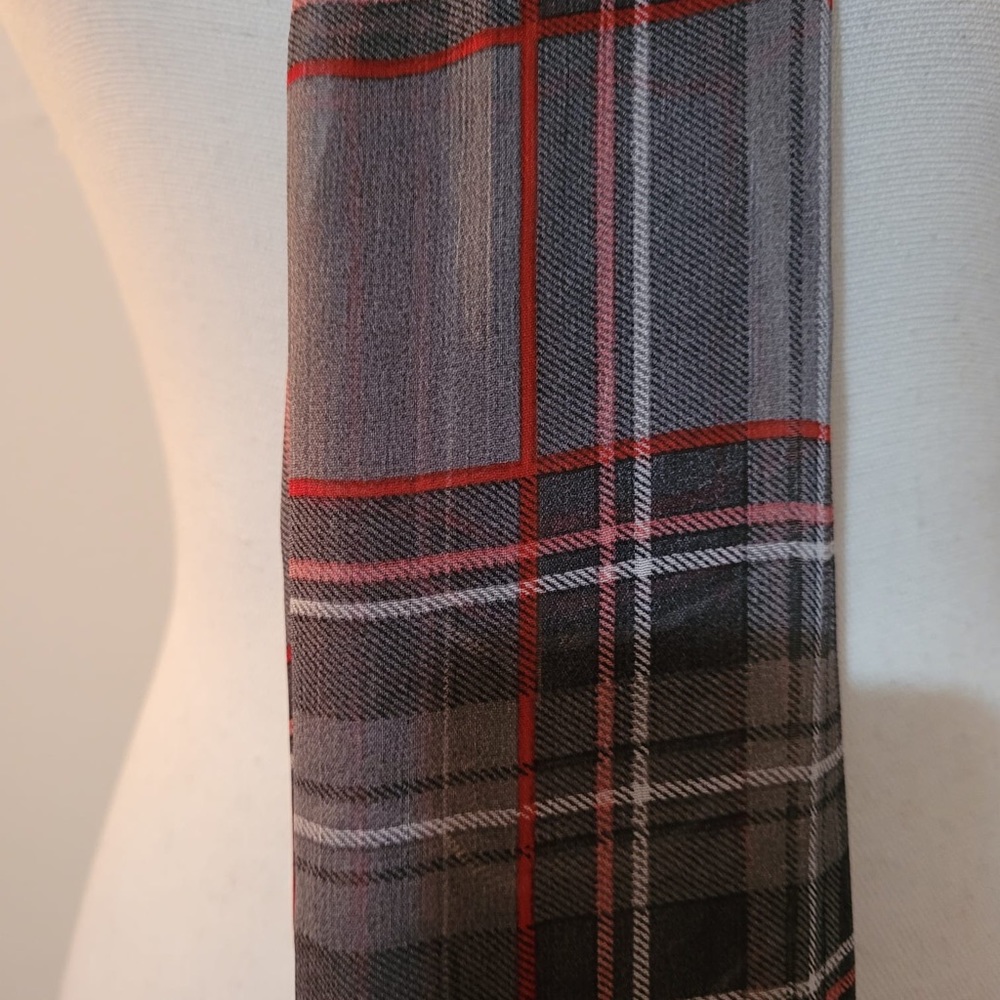 Checkered Scarf - Picture 4 of 5